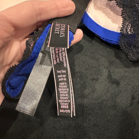 Victorias Secret very sexy blue with lace - Picture 3 of 3